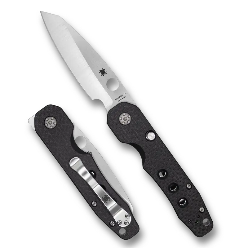 Spyderco Smock är en unik och tekniskt avancerad fällkniv designad av den prisbelönta knivmakaren Kevin Smock. Kniven sticker ut med sin eleganta, linjära profil och en innovativ konstruktion som kombinerar Spydercos klassiska tumhål med en smidig flipper-öppning, vilket ger en enastående mekanisk känsla.