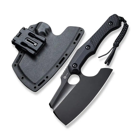 32 cm lång yxa med knivskaft av svart G-10 och knivstål med stentvättad svart finish av D2 med en hårdhet på HRC 58-60. Levereras med en tillhörande knivslida av svart Kydex med T-clip. Designad av Maciej Torbé.