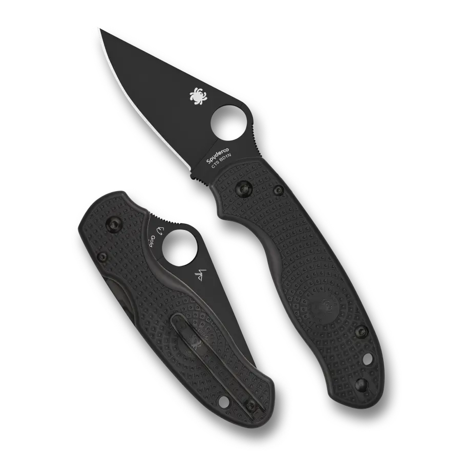 18,3 cm lång fällkniv med handtag av svart FRN. Para 3 är en mindre version av den populära bästsäljaren Para Military 2. Para 3 har samma bra egenskaper och samma stilrena layout men är lite kortare än Para Military 2. Denna kniv är en mycket lätt variant av originalet, nu dessutom med svart blad.