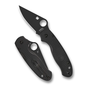 18,3 cm lång fällkniv med handtag av svart FRN. Para 3 är en mindre version av den populära bästsäljaren Para Military 2. Para 3 har samma bra egenskaper och samma stilrena layout men är lite kortare än Para Military 2. Denna kniv är en mycket lätt variant av originalet, nu dessutom med svart blad.