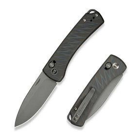 17,7 cm lång exklusiv fällkniv med knivskaft av 6AL4V Titanium med snygga blå detaljer, backspacer i samma material och gråa liners av rostfritt stål. Knivbladet har en grå stentvättad finish av CPM 20CV med en hårdhet på HRC 59-61. Clip och skruvar är tillverkade av titan. Denna fällkniv är försedd med kullager vilket gör att den är mjuk, lätt, smidig och snabb att öppna.Clip: Tip-Up, Höger/Vänster