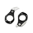 6,7 cm lång fällkniv med fidgetvänlig fällkniv med ett hawkbillformat knivblad av 14C28N med en hårdhet på HRC 58-60. Knivskaftet är tillverkat av svart G10 med grå liners och svart backspacer. Denna fällkniv är försedd med kullager vilket gör att den är mjuk, lätt, smidig och snabb att öppna.Clip: Tip up höger/vänster